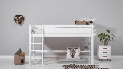 Halbhohes Bett (schräge Leiter), whitewash, Rollrost Halbhohes Bett (schräge Leiter), whitewash, Rollrost