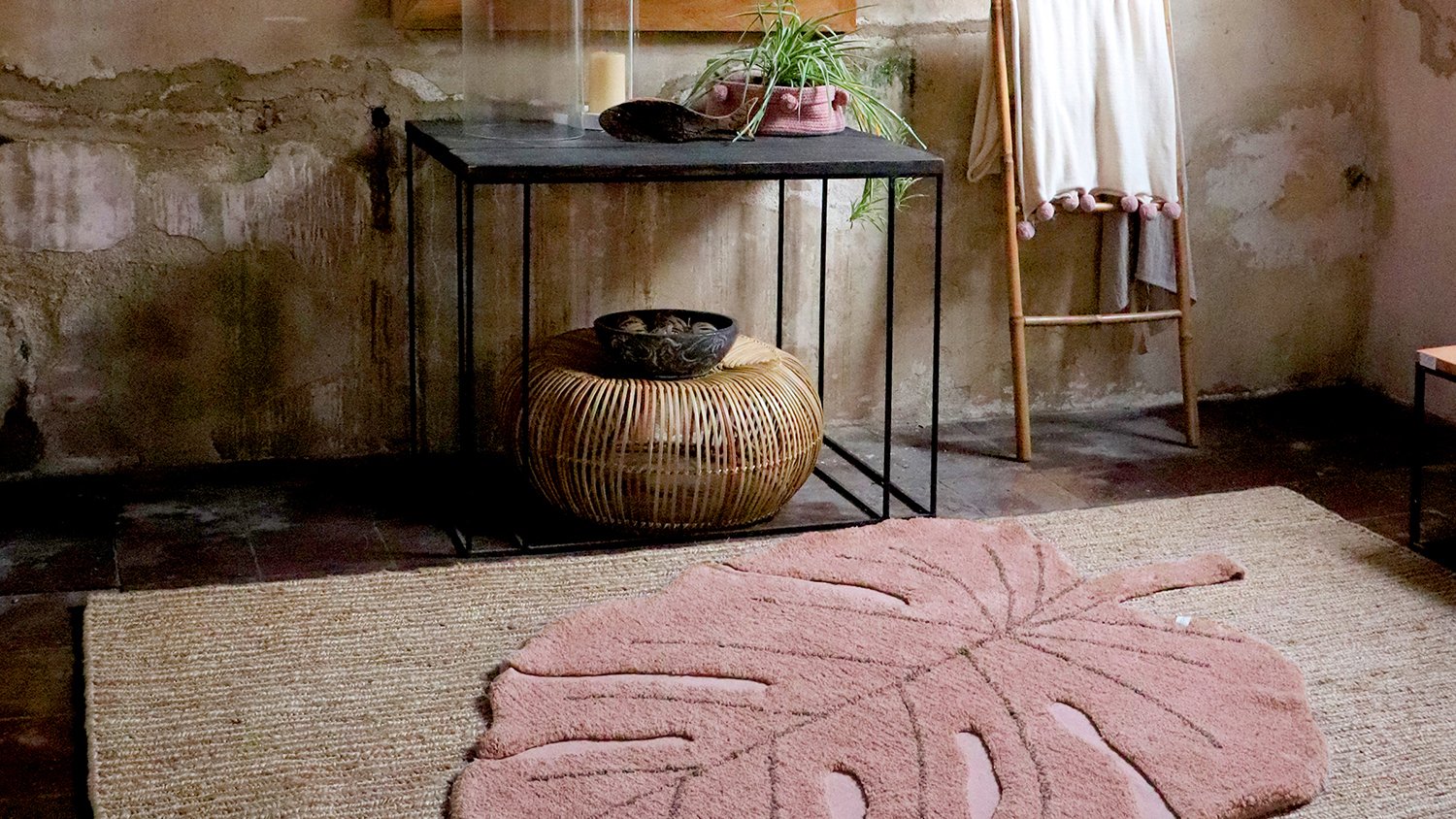 Lorena Teppich Monstera Leaf Vintage Nude  Lorena Canals | wallenfels.com