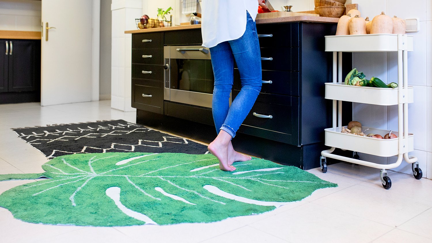 Lorena Teppich Monstera Leaf  Lorena Canals | wallenfels.com