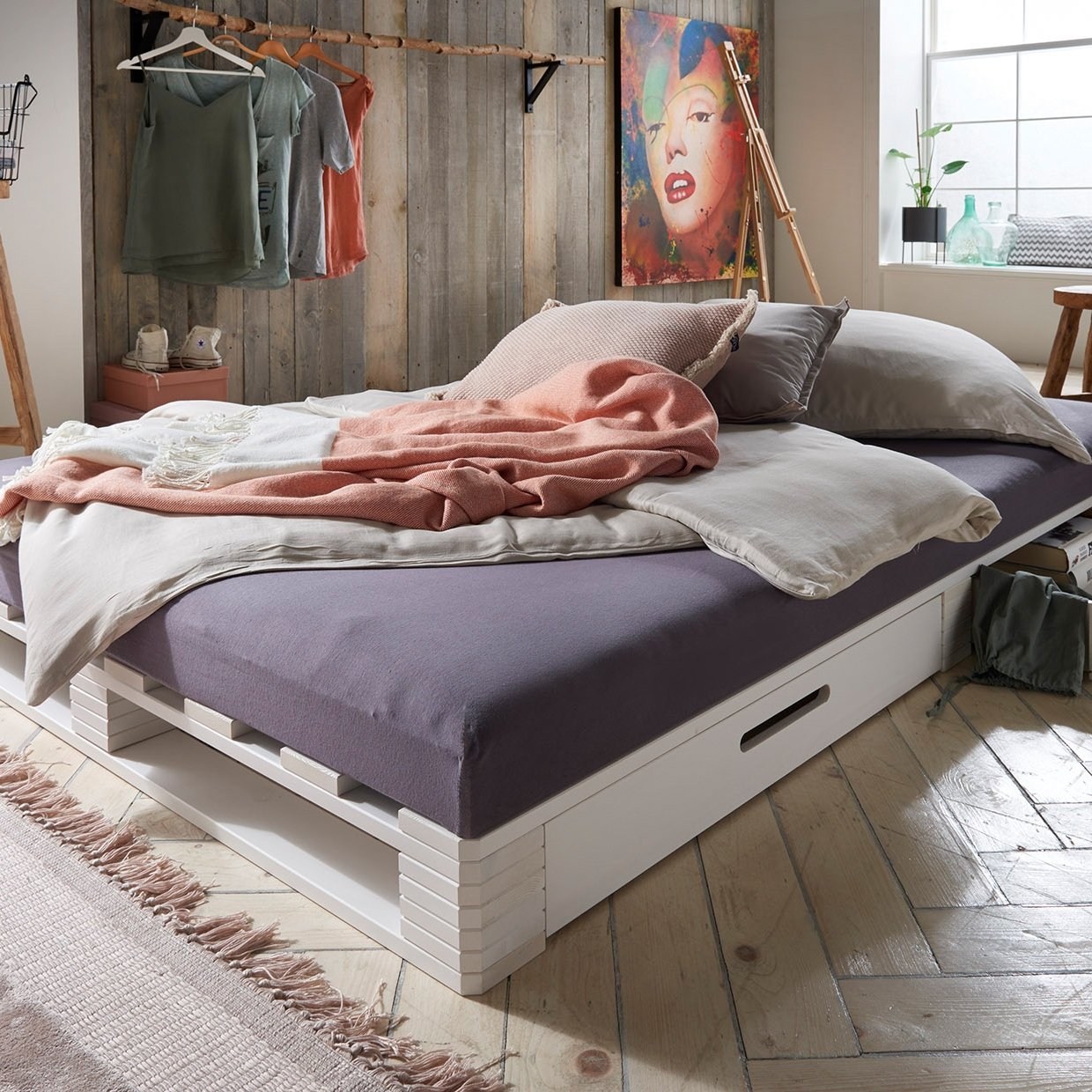 Palettenbett 140 x 200 cm mit zwei Schubladen (3 Farben)