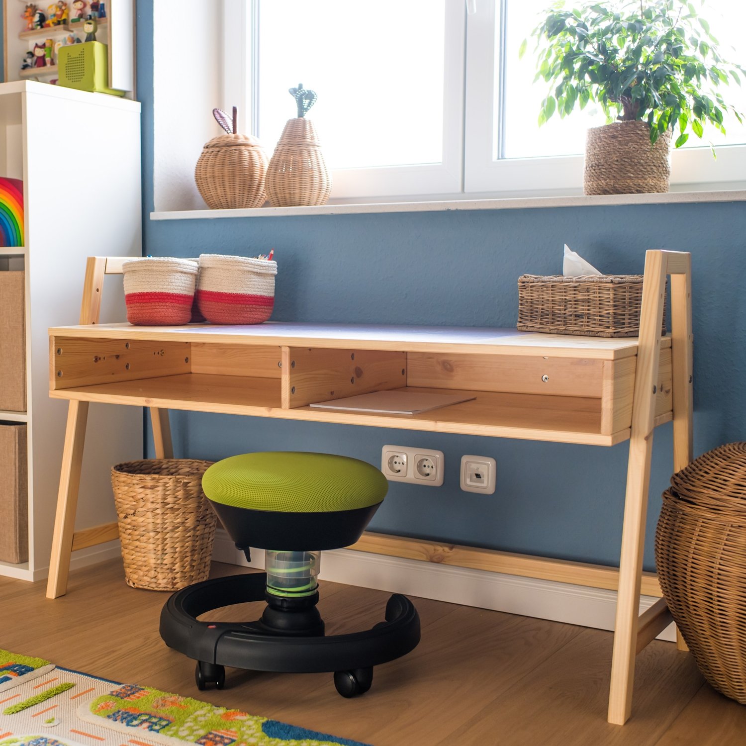 Höhenverstellbarer Schreibtisch 814 aus Kiefer in natur