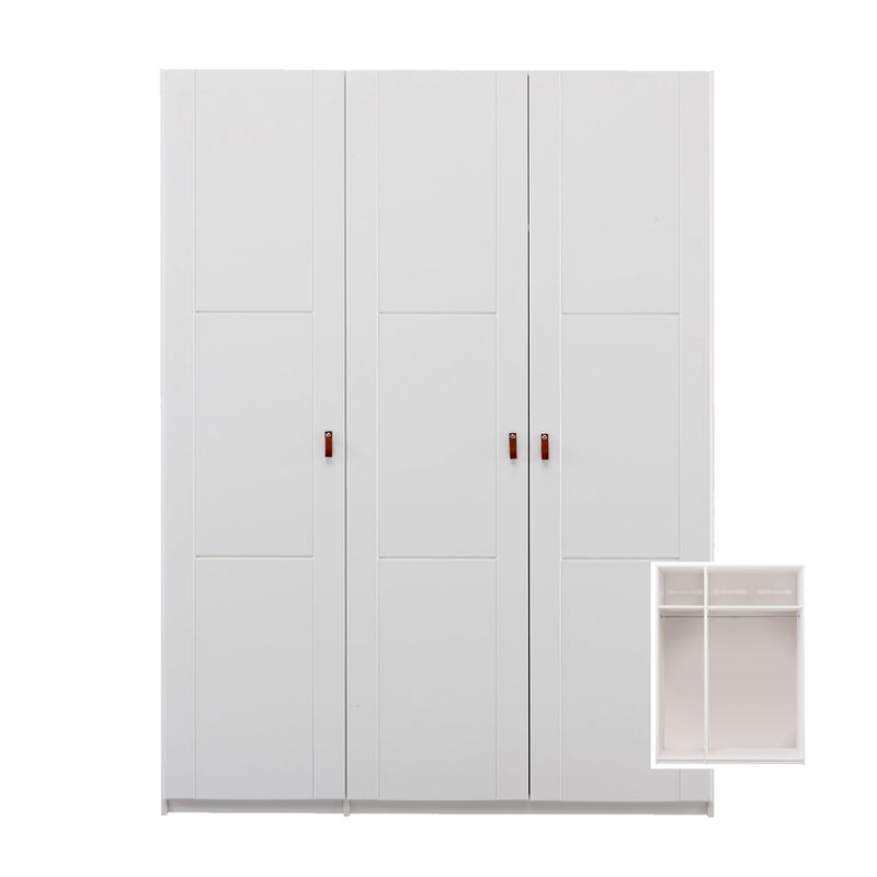 Dreitüriger Kleiderschrank in deckend weiß Dreitüriger Kleiderschrank in deckend weiß