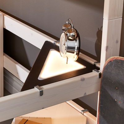 Schwarze dreieckige Eckablage zum Einhängen in Dein Bett, mit cooler LED-Beleuchtugn. Schwarze dreieckige Eckablage zum Einhängen in Dein Bett, mit cooler LED-Beleuchtugn.