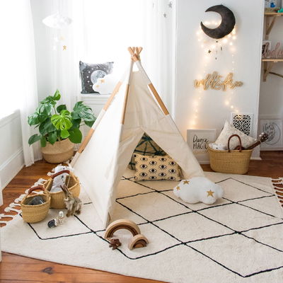 Zeit zum Spielen, Toben, Kuscheln auf einem Teppich von Lorena Canals Zeit zum Spielen, Toben, Kuscheln auf einem Teppich von Lorena Canals