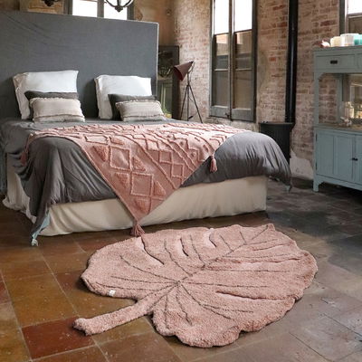 Waschbarer Teppich Monstera Leaf Vintage Nude in 120 x 180 cm Waschbarer Teppich Monstera Leaf Vintage Nude in 120 x 180 cm