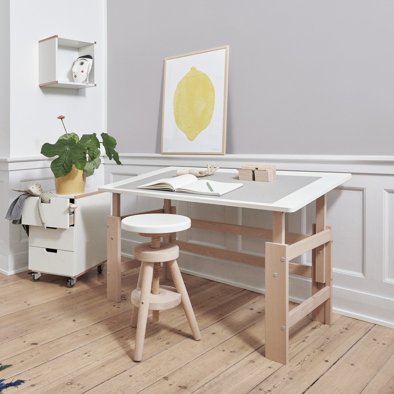 Manis H Schreibtisch als Ambientebild