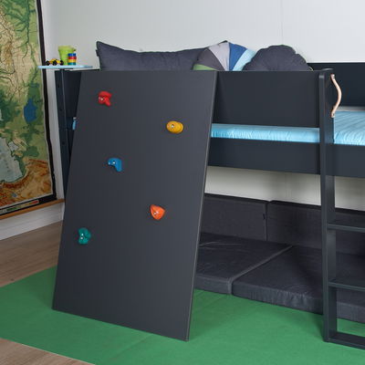 Die Kletterwand ist in vielen Farben bestellbar und kann seitlich oder frontal montiert werden. Die Kletterwand ist in vielen Farben bestellbar und kann seitlich oder frontal montiert werden.