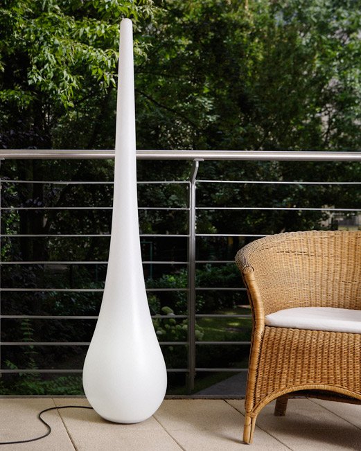 Die Stand up Lampe von Sitting Bull ist in einer Indoor- und Outdoorversion erhältlich.